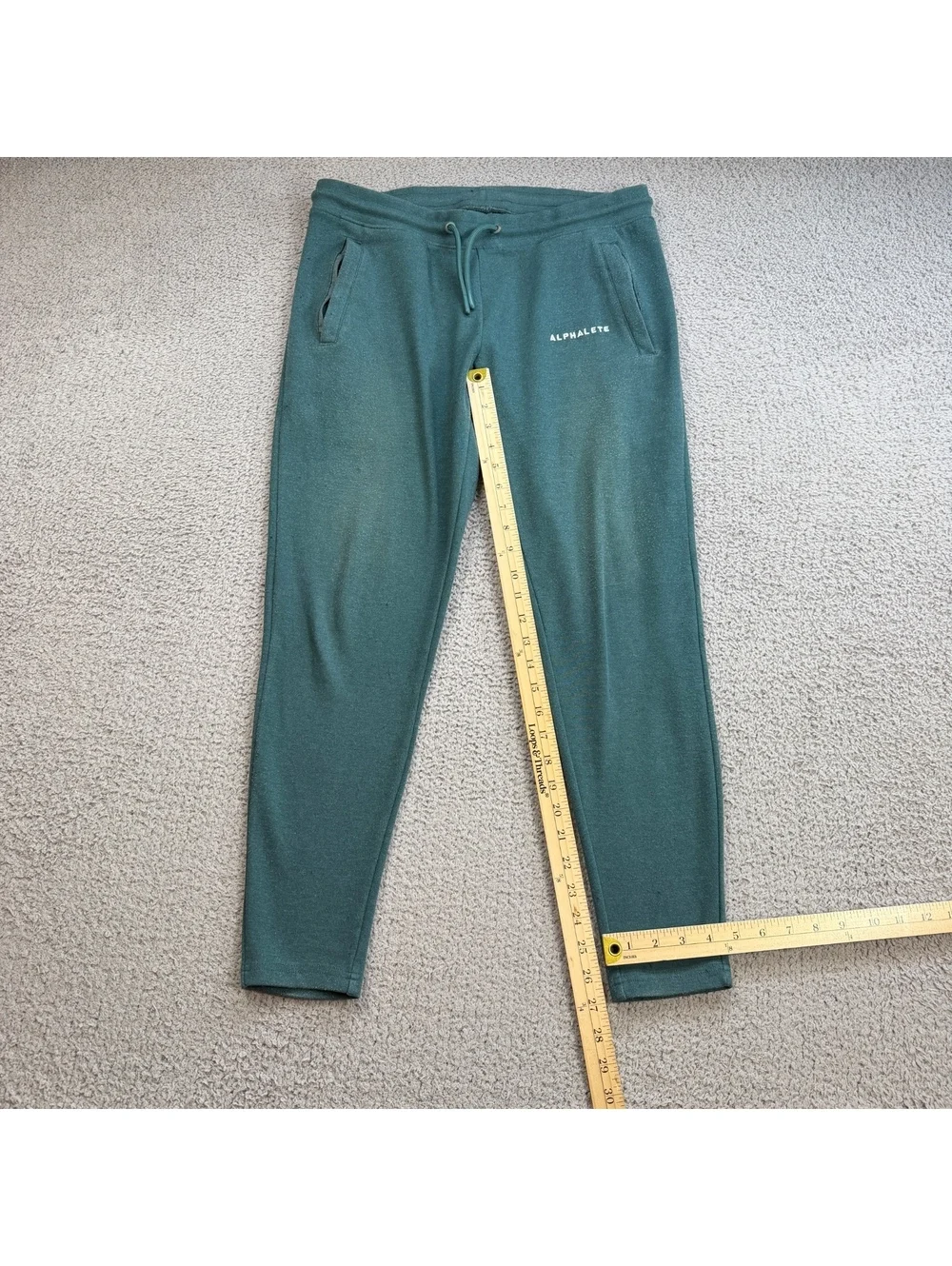 Alphalete Mens M Short Green Premium Joggers Sweatpants Athletic Gym Fitness 27